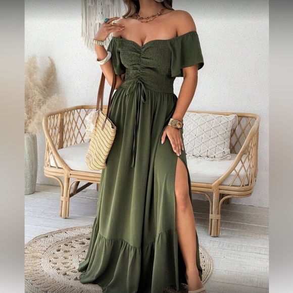 Elegant Green Off-Shoulder Maxi Dress